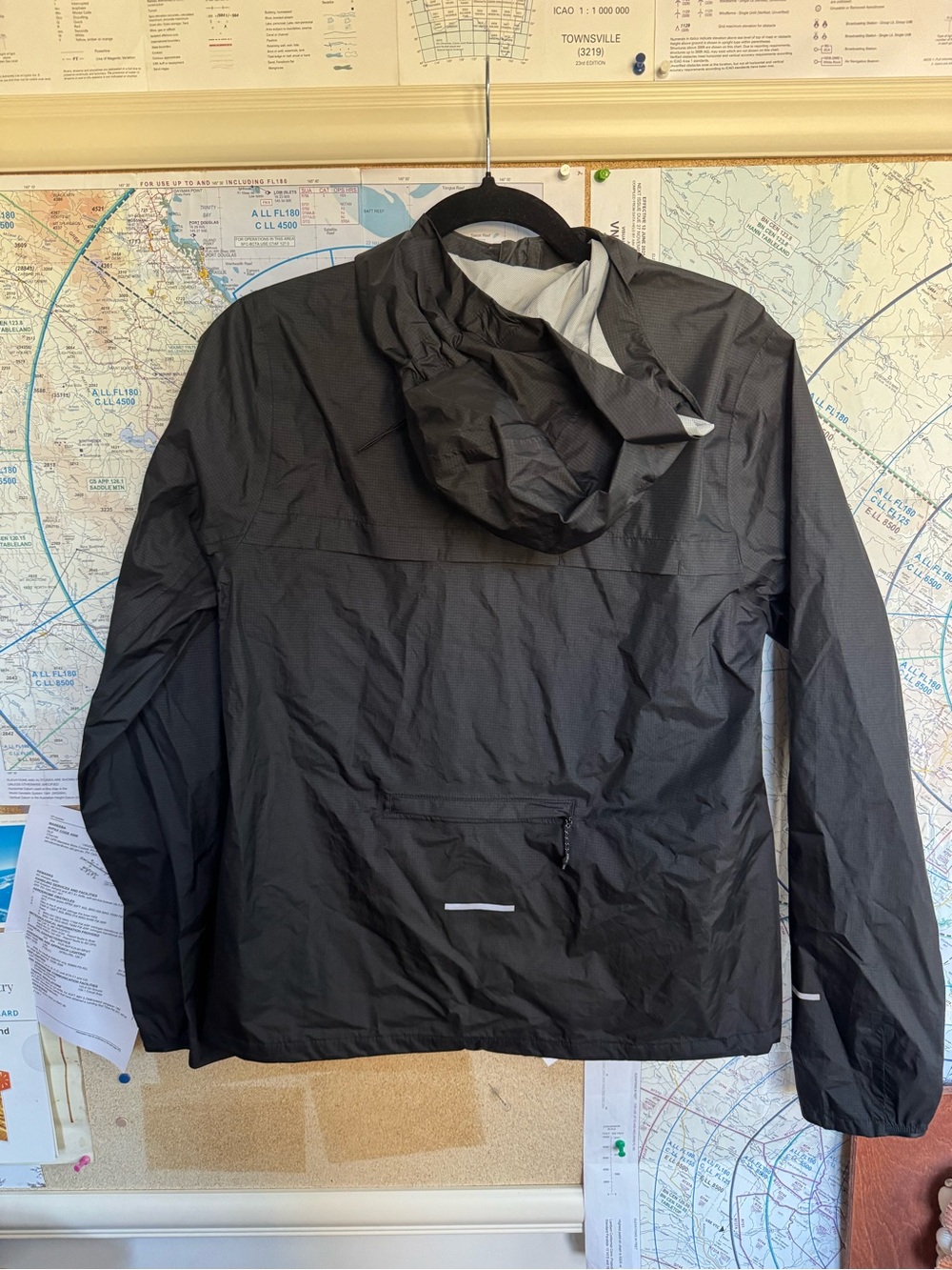 The North Face Black Full-Zip Packable Windbreaker Jacket - Picture 2 of 3